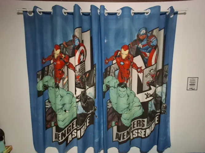 Cortina dos Vingadores infantil 