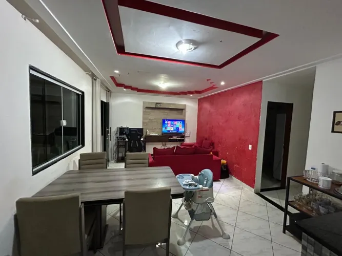 Casa à venda - 3 quartos, 2 suítes + garagem | R$ 200 mil