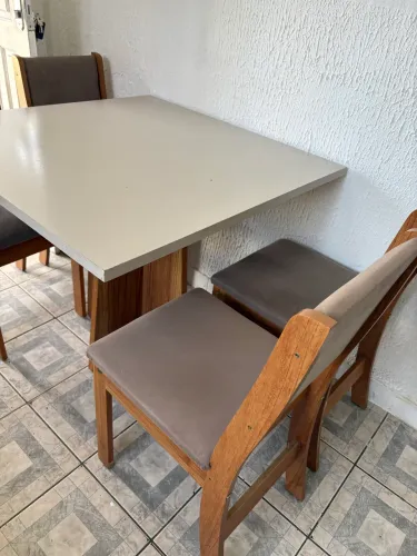 Mesa de 4 lugares 