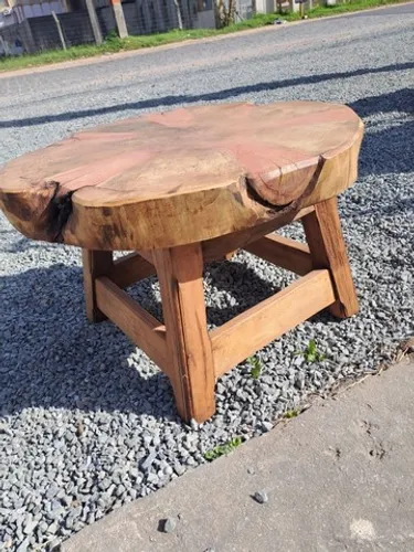 Mesa de Centro Rústica em Madeira Maciça