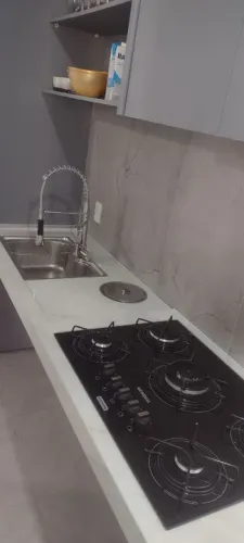 Pia de cozinha em porcelanato para apartamento