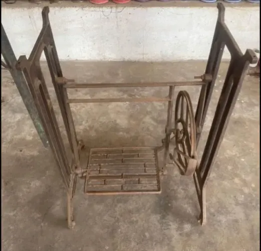 Pé de Máquina de Costura Antiga