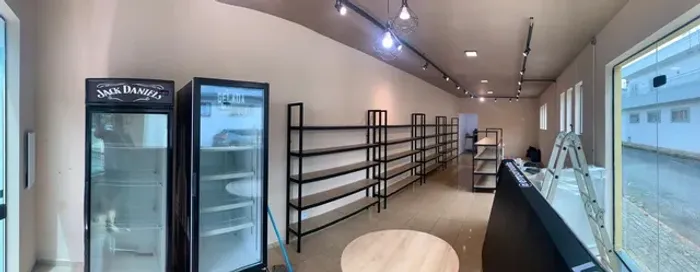 Prateleiras de aço e Mdf