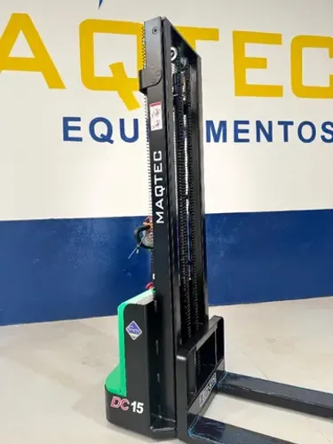 Empilhadeira Elétrica Patolada 1.500kg/Torre duplex3.6mts