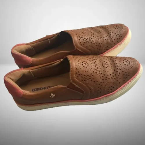 Tenis tipo slip on - feminino - em couro marron - cravo e canela - tam 36