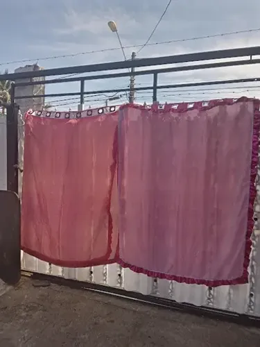  Cortina com 2 partes rosa e branco p varão