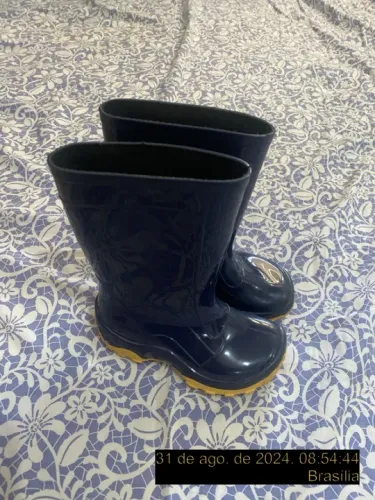 Bota infantil bem conservada