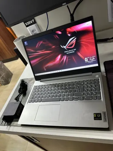 Notebook Lenovo (muito novo)