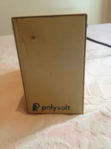 Estabilizador Polyvolt, 3 tomadas, 110 volts, 1000 VA, seminovo, funcionando