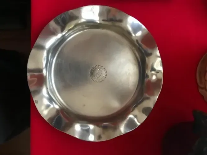 Cinzeiros de Metal decorativos diversos tamanhos muito lindos e antigos
