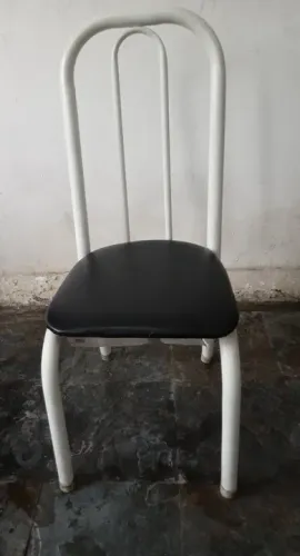 01 Cadeiras branca - Preta 50,00 cada
