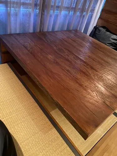 Mesa Quadrada em Madeira de Demolição