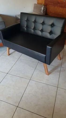 Namoradeira em couro sintético, d33, em até 10x sem juros no cartão