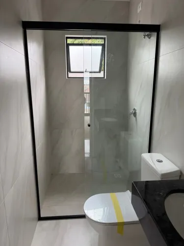 Box de Banheiro com Vidro Temperado e Design Moderno