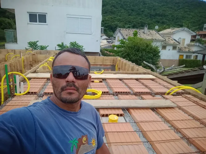 Pedreiro/carpinteiro