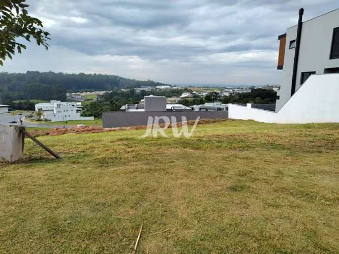 TERRENO A VENDA NO CONDOMÍNIO VILLA DOS PINHEIROS NA CIDADE DE INDAIATUBA Metragem de 513,