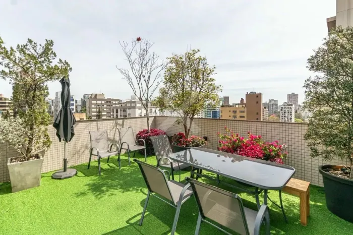 Cobertura Duplex com 185 metros 2 quartos 2 vagas no bairro Rio Branco - Porto Alegre - RS