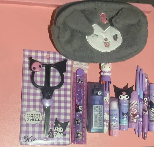 Kit material escolar 12 ítens Kuromi-turma da Hello Kitty