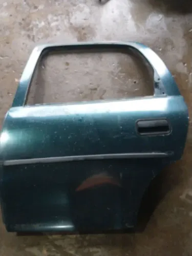 Porta traseira esquerda gm/Corsa 97