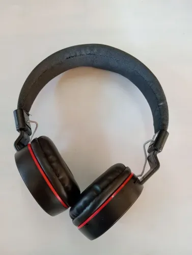 Fone de Ouvido Bluetooth com Design Moderno