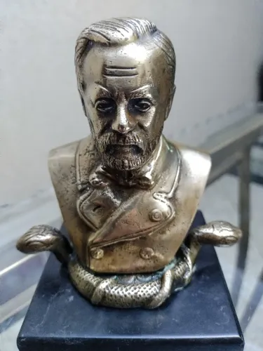 Antiga Escultura Busto Do Louis Pasteur Em Bronze. Déc. 20 -