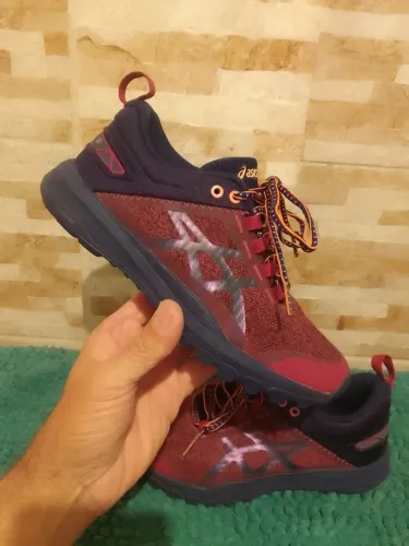 Tênis Asics, Original! Tamanho 34. Semi-novo!
