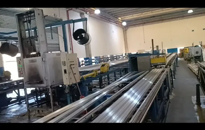 Extruso5a  Delta 4"automática completa com matrizes 