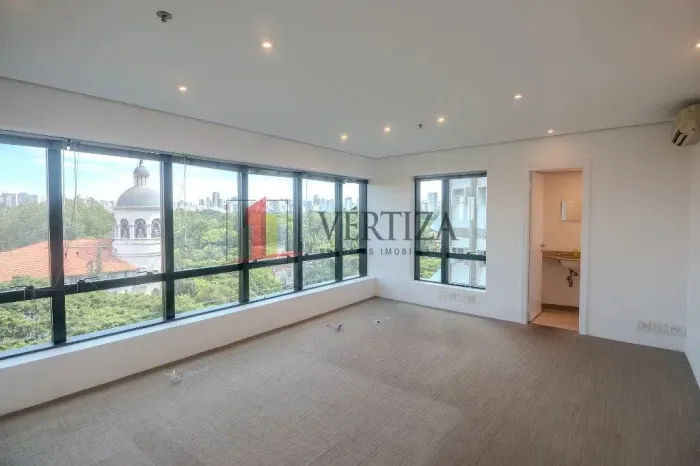 Sala comercial para locação com 68m² no Itaim Bibi.