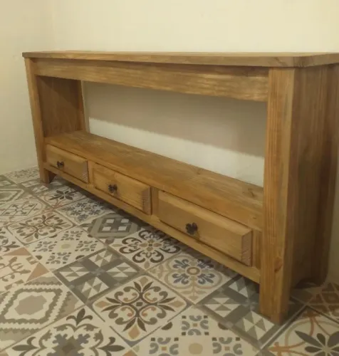 Rack rustico de madeira