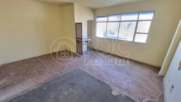 Sala comercial de 30 metros quadrados.