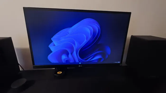 Monitor LG 23.8" FullHD IPS com suporte articulado