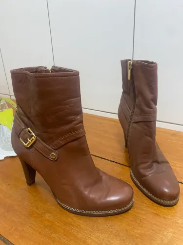 Bota Arezzo couro marrom 34/35