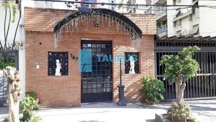 Casa comercial para venda ou locação, 2 vagas, 250m², Vila Olimpia.