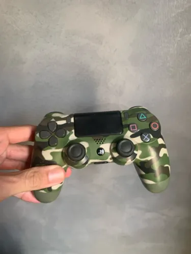 Controle PS4 camuflado