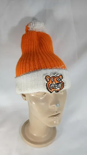 TIGRE DA SHELL - GORRO com tema do Tigre da Shell. Acredito que seja feminino.