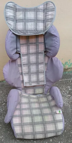 Cadeirinha para carro - modelo crianças maiores