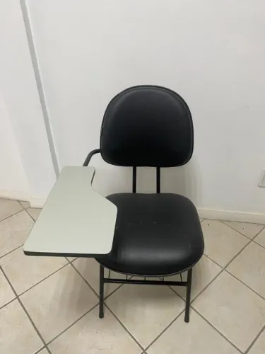 Cadeiras Universitárias de Couro com Porta Livros