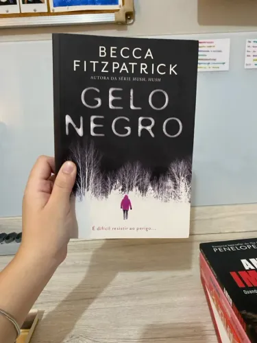 LIVRO GELO NEGRO- BECCA FITZPATRICK