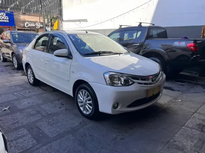 Toyota Etios XLS Sedan 1.5 2014 Top de linha + GNV G5 - Novo demais!