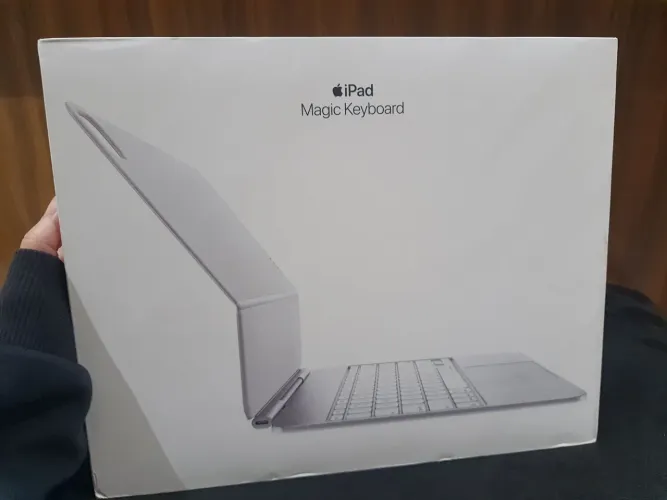 Magic Keyboard iPad Pro M4 M5 13" lacrado