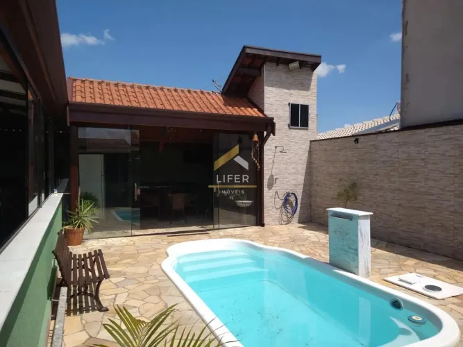 Casa Ampla com Piscina e Área Gourmet Pronta para Morar