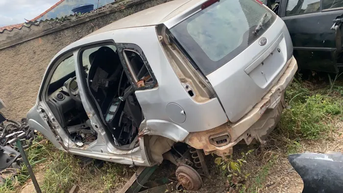 Peças Ford Fiesta Hatch - Prata