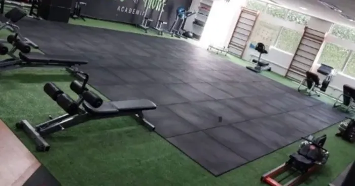 Academia Completa: Equipamentos de Musculação-Piso emborrachado 