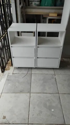 2 Mesas de Cabeceira Brancas