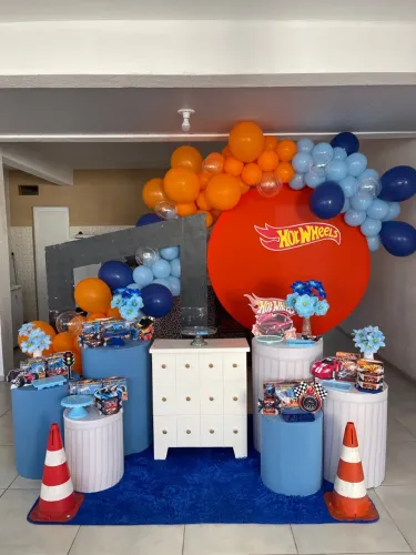 Decoração Hotwheels Festa de aniversário pegue e monte 