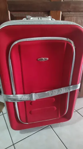 Mala de viagem grande vermelha