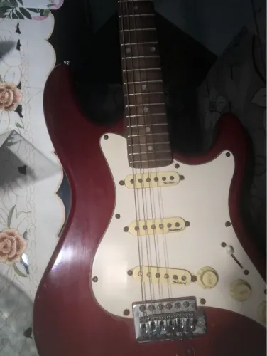 Guitarra strinberg usa com jogo de cordas gianini