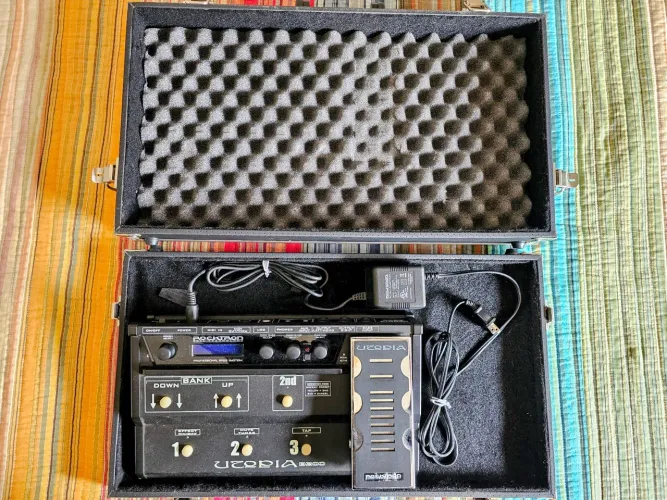 Pedaleira Contrabaixo Rocktron Utopia B200 USB