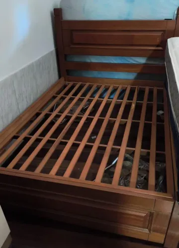 Cama de casal madeira maciça 