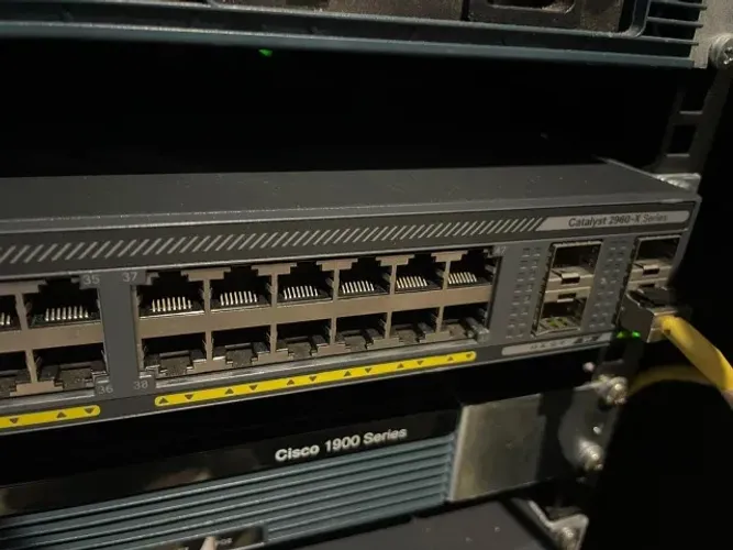 Switch Cisco 2960-X 48 Portas + 4 SFP 1Gb